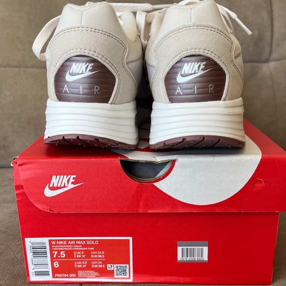 NIB - Air Max Solo Sneaker - Picture 3 of 6